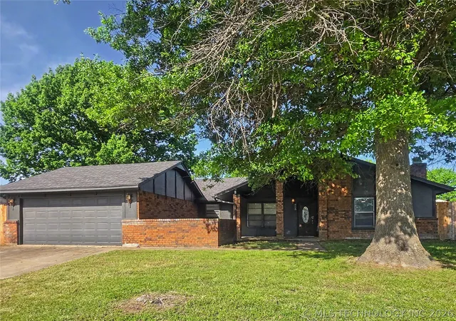 Homes for sale in Muskogee, OK | 303 E Gawf Ln, Muskogee, OK 74403 | MLS# 2614296