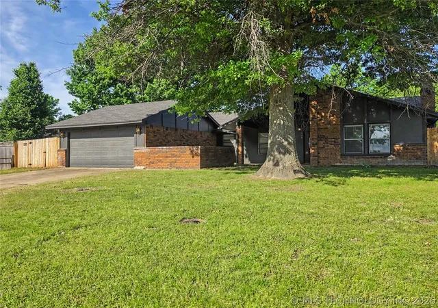 Homes for sale in Muskogee, OK | 303 E Gawf Ln, Muskogee, OK 74403 | MLS# 2614296