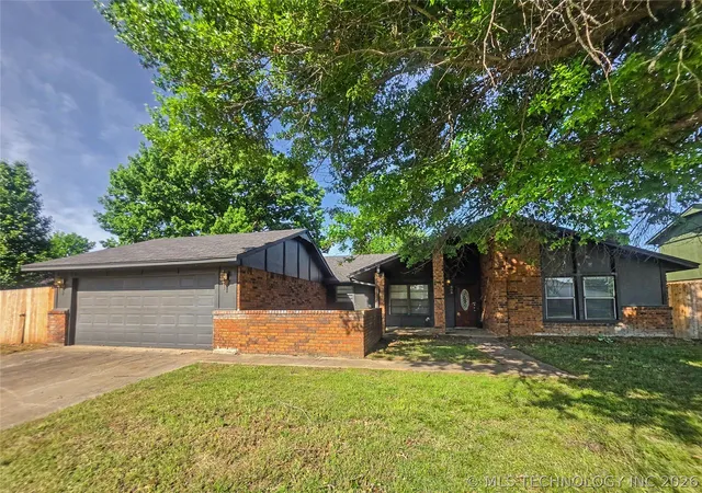 Homes for sale in Muskogee, OK | 303 E Gawf Ln, Muskogee, OK 74403 | MLS# 2614296