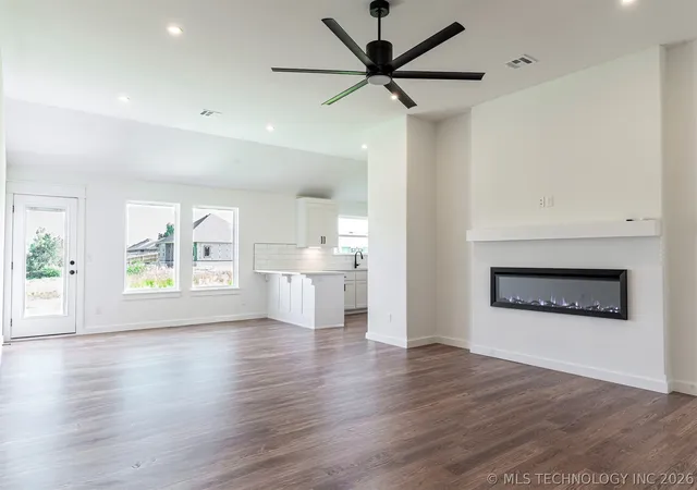 2nd image of 2421 W Main St, Collinsville, OK 74021 | MLS# 2614332