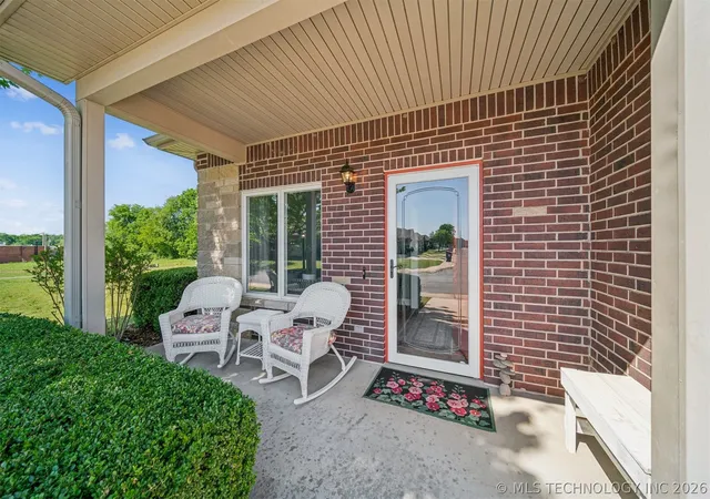 Photo 3 of Sale Pending at 108 St Andrews Dr, Grove, OK 74344 | MLS# 2614368 | Listing updated on 2026-08-20
