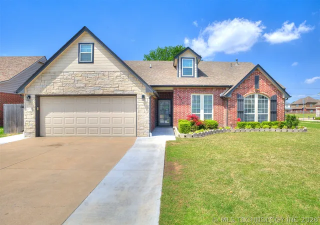 Homes for sale in Owasso, OK | 8824 N 130th East Ave, Owasso, OK 74055 | MLS# 2614414