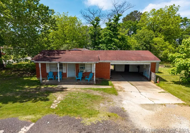 Photo 1 of Single family home for sale at 101 Sw Hayes, Idabel, OK 74745 | MLS# 2614435 | Listing updated on 2026-08-20
