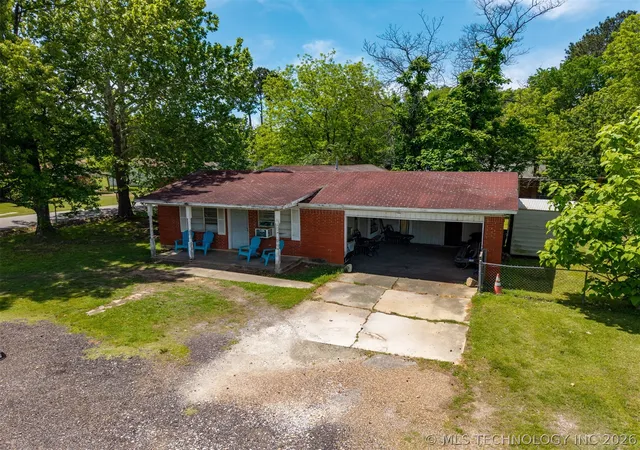 Photo 2 of Single family home for sale at 101 Sw Hayes, Idabel, OK 74745 | MLS# 2614435 | Listing updated on 2026-08-20