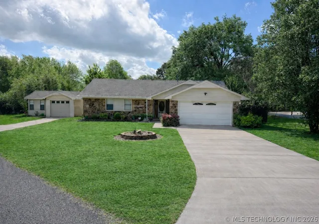 Homes for sale in Eufaula, OK | 20 Brookwood Dr, Eufaula, OK 74432 | MLS# 2613820