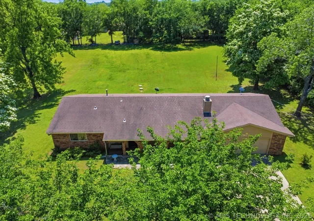 Homes for sale in Skiatook, OK | 201 Country Ln, Skiatook, OK 74070 | MLS# 2614464