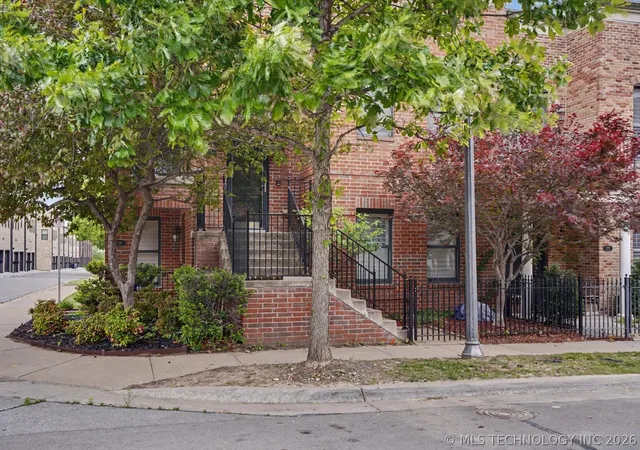 Photo 2 of Condo for sale at 726 S Owasso Ave #B, Tulsa, OK 74120 | MLS# 2614468 | Listing updated on 2026-08-28