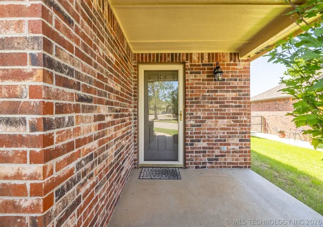 3rd image of 566 S 22Nd Pl, Collinsville, OK 74021 | MLS# 2614321