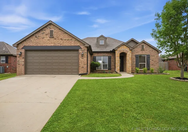 Homes for sale in Collinsville, OK | 12426 E 129th St N, Collinsville, OK 74021 | MLS# 2614539