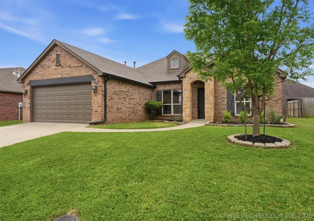 Homes for sale in Collinsville, OK | 12426 E 129th St N, Collinsville, OK 74021 | MLS# 2614539