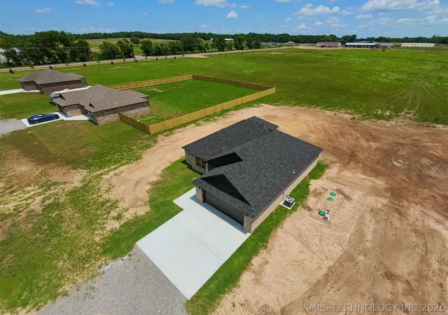 Homes for sale in Hulbert, OK | 18040 S Vaughn Rd, Hulbert, OK 74441 | MLS# 2614643