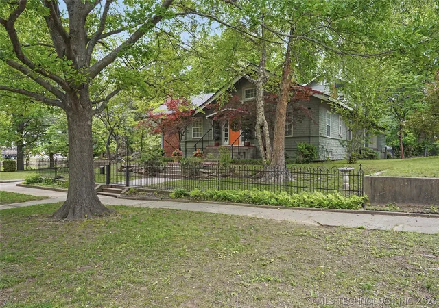Homes for sale in Bristow, OK | 236 W 6th Ave, Bristow, OK 74010 | MLS# 2614725