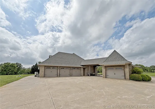 Homes for sale in Fort Gibson, OK | 8199 W 800 Rd, Fort Gibson, OK 74434 | MLS# 2614763