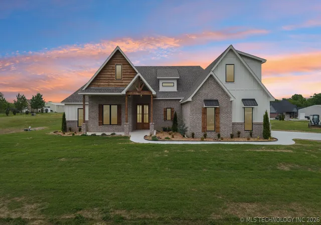 Photo 1 of Single family home for sale at 956 Blue Bird Ln, Pryor, OK 74361 | MLS# 2614737 | Listing updated on 2026-08-20