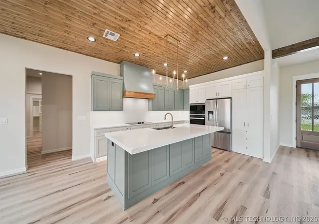 Photo 3 of Single family home for sale at 956 Blue Bird Ln, Pryor, OK 74361 | MLS# 2614737 | Listing updated on 2026-08-20