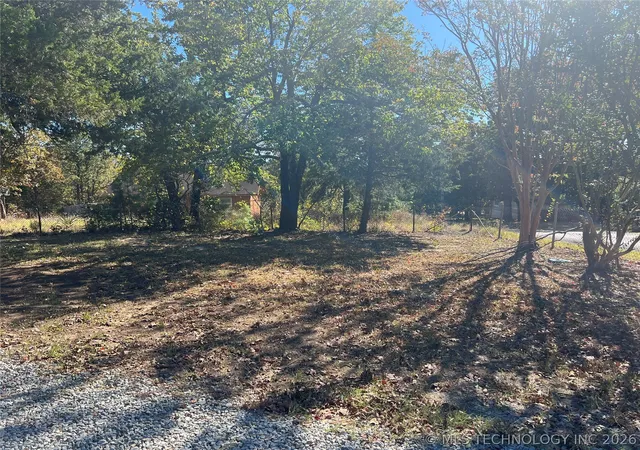 2nd image of 133 Lake Dr, Eufaula, OK 74432 | MLS# 2614837