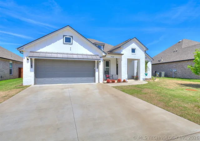 Homes for sale in Sand Springs, OK | 705 W 53rd St, Sand Springs, OK 74063 | MLS# 2614771