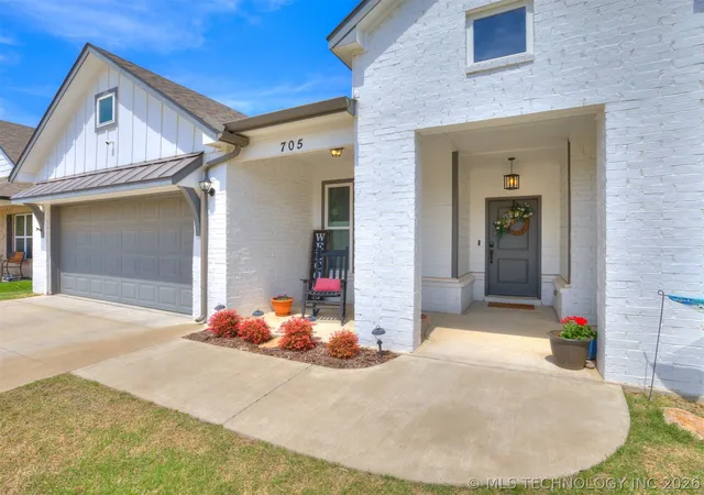 Homes for sale in Sand Springs, OK | 705 W 53Rd St, Sand Springs, OK 74063 | MLS# 2614771