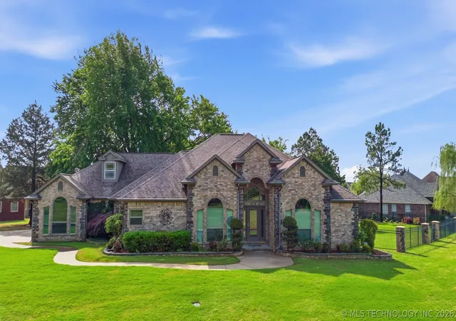 1st image of 102 Cambridge Rd, Fort Gibson, OK 74434 | MLS# 2614822