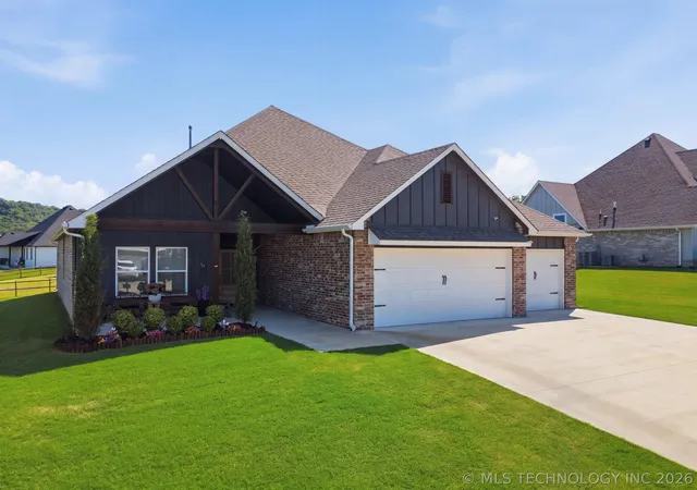 Homes for sale in Catoosa, OK | 18951 E Orchard Cir, Catoosa, OK 74015 | MLS# 2614865