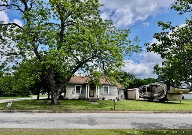 Homes for sale in Marietta, OK | 406 E Broadway St S, Marietta, OK 73448 | MLS# 2614538
