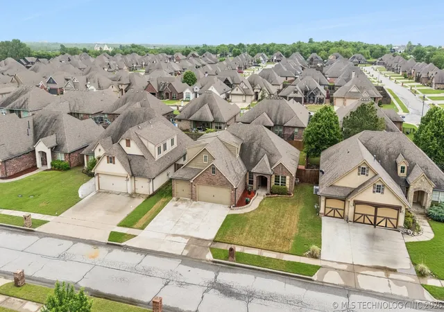 Homes for sale in Owasso, OK | 7404 E 83rd St, Owasso, OK 74055 | MLS# 2614855