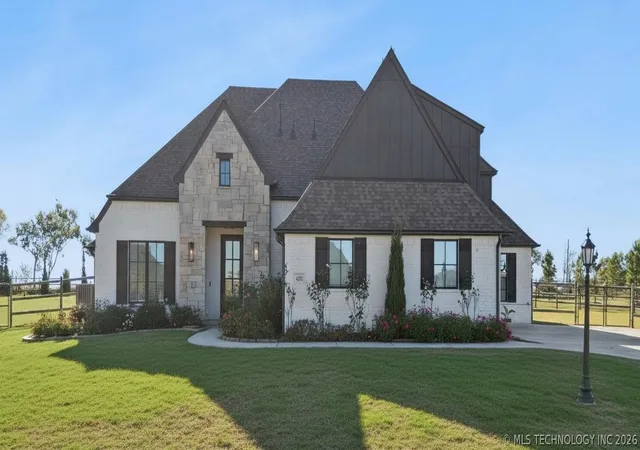 1st image of 6131 N Creekwood Dr, Owasso, OK 74055 | MLS# 2614838