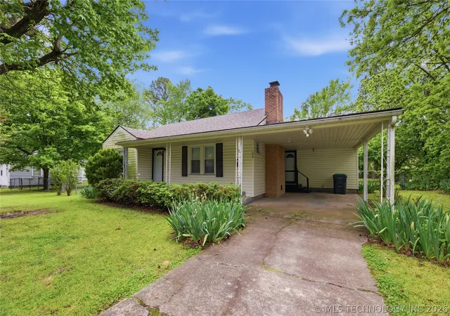 Photo 2 of Sale Pending at 106 Jamestown St, Tahlequah, OK 74464 | MLS# 2614959 | Listing updated on 2026-08-20