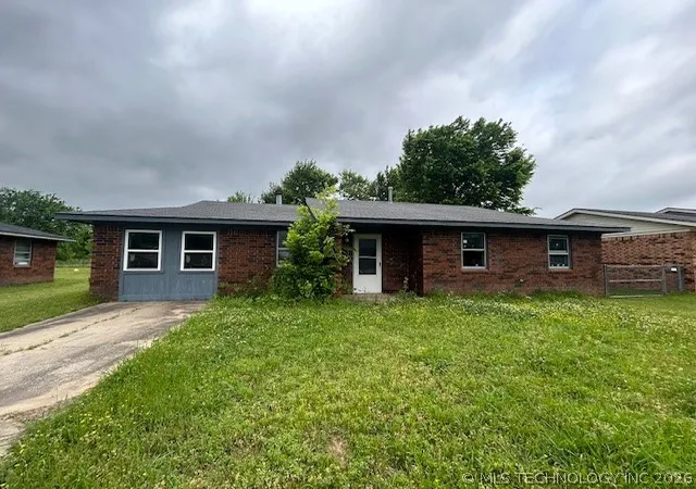 Homes for sale in Porum, OK | 404 N Quapaw Rd, Porum, OK 74455 | MLS# 2614996