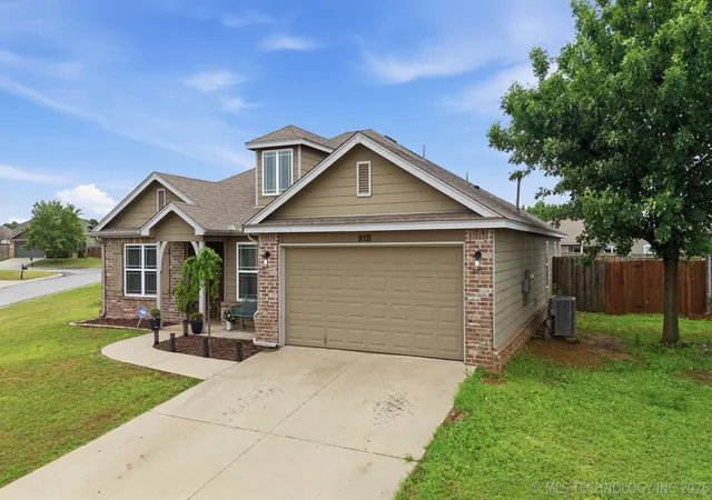 Photo 1 of Single family home for sale at 9008 S 255th Eastavenue, Broken Arrow, OK 74014 | MLS# 2614911 | Listing updated on 2026-08-24