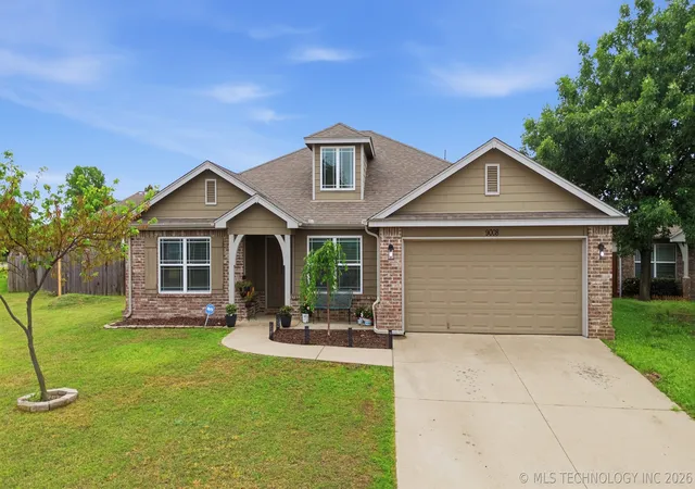Photo 2 of Single family home for sale at 9008 S 255th Eastavenue, Broken Arrow, OK 74014 | MLS# 2614911 | Listing updated on 2026-08-24