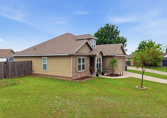 Photo 3 of Single family home for sale at 9008 S 255th Eastavenue, Broken Arrow, OK 74014 | MLS# 2614911 | Listing updated on 2026-08-24