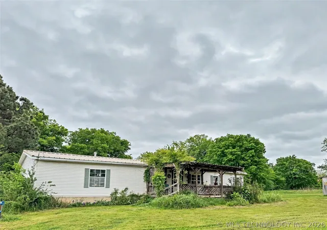 1st image of 15520 N Clear Creek Rd, Hulbert, OK 74441 | MLS# 2615078