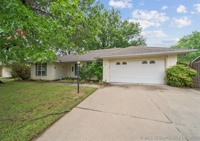 Photo 2 of Single family home for sale at 409 N Elder Ave, Broken Arrow, OK 74012 | MLS# 2615030 | Listing updated on 2026-10-02