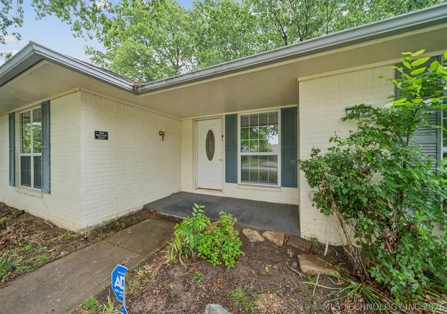 Photo 3 of Single family home for sale at 409 N Elder Ave, Broken Arrow, OK 74012 | MLS# 2615030 | Listing updated on 2026-10-02