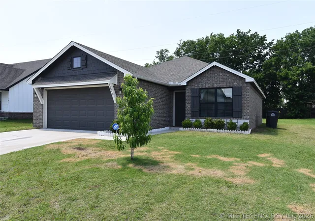 Homes for sale in Glenpool, OK | 13916 S Quincy St, Glenpool, OK 74033 | MLS# 2615198
