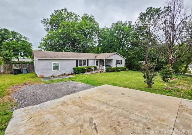 Homes for sale in Tahlequah, OK | 2112 White Ave, Tahlequah, OK 74464 | MLS# 2615253