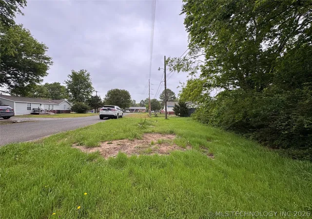 Homes for sale in Wagoner, OK | 401 S Hall Ave, Wagoner, OK 74467 | MLS# 2615287