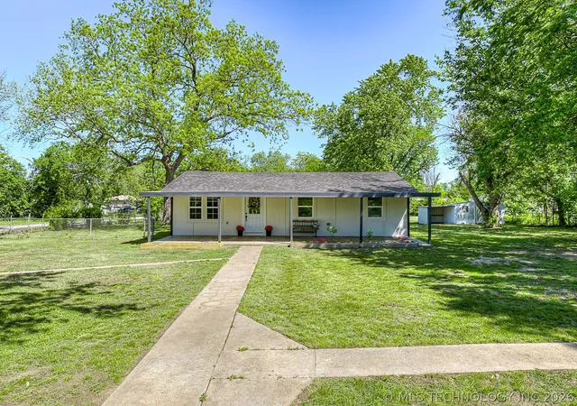 Photo 2 of Sale Pending at 1312 Nw Lupa St, Bartlesville, OK 74003 | MLS# 2615034 | Listing updated on 2026-08-20