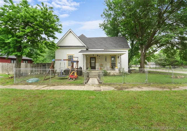 Homes for sale in Ada, OK | 600 W 15th St, Ada, OK 74820 | MLS# 2615046