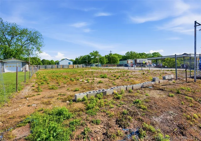 1st image of 301 N Cedar Ave, Tahlequah, OK 74464 | MLS# 2615340