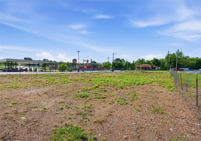 2nd image of 301 N Cedar Ave, Tahlequah, OK 74464 | MLS# 2615340