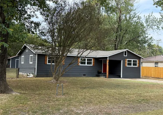 Single family home for sale at 702 6th Avenue, Warner, OK 74469 | MLS# 2615352