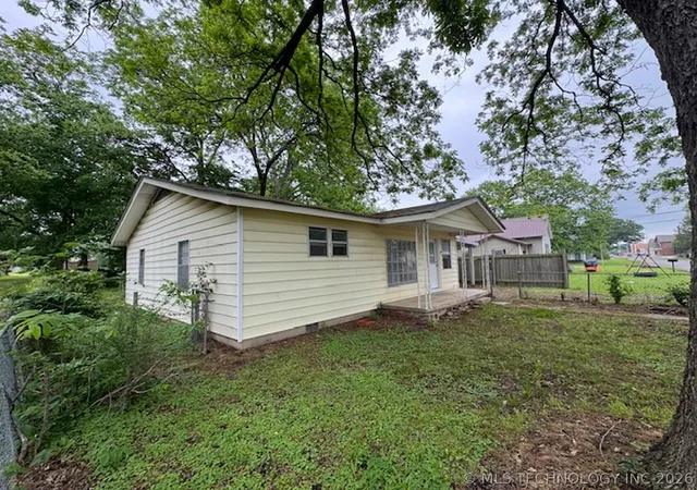 Homes for sale in Sallisaw, OK | 309 W Chickasaw, Sallisaw, OK 74955 | MLS# 2615374