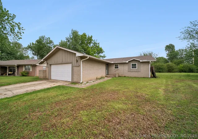 Homes for sale in Mannford, OK | 120 Granada Pl, Mannford, OK 74044 | MLS# 2615401