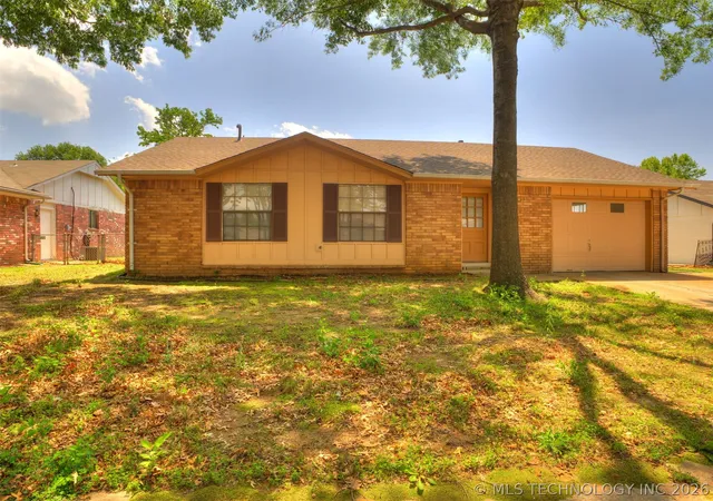 Homes for sale in Broken Arrow, OK | 413 W Birmingham St, Broken Arrow, OK 74011 | MLS# 2615375