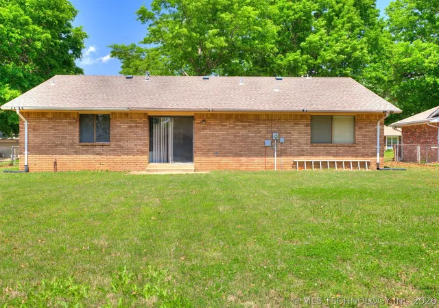 Homes for sale in Broken Arrow, OK | 413 W Birmingham St, Broken Arrow, OK 74011 | MLS# 2615375