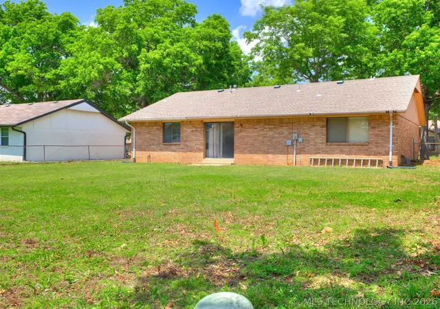 Homes for sale in Broken Arrow, OK | 413 W Birmingham St, Broken Arrow, OK 74011 | MLS# 2615375