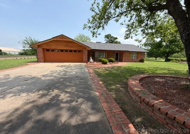 Homes for sale in Holdenville, OK | 202 Sooner, Holdenville, OK 74848 | MLS# 2615403