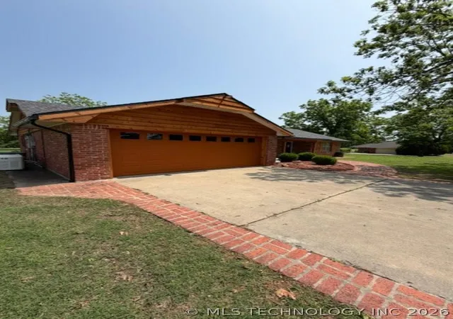 Homes for sale in Holdenville, OK | 202 Sooner, Holdenville, OK 74848 | MLS# 2615403